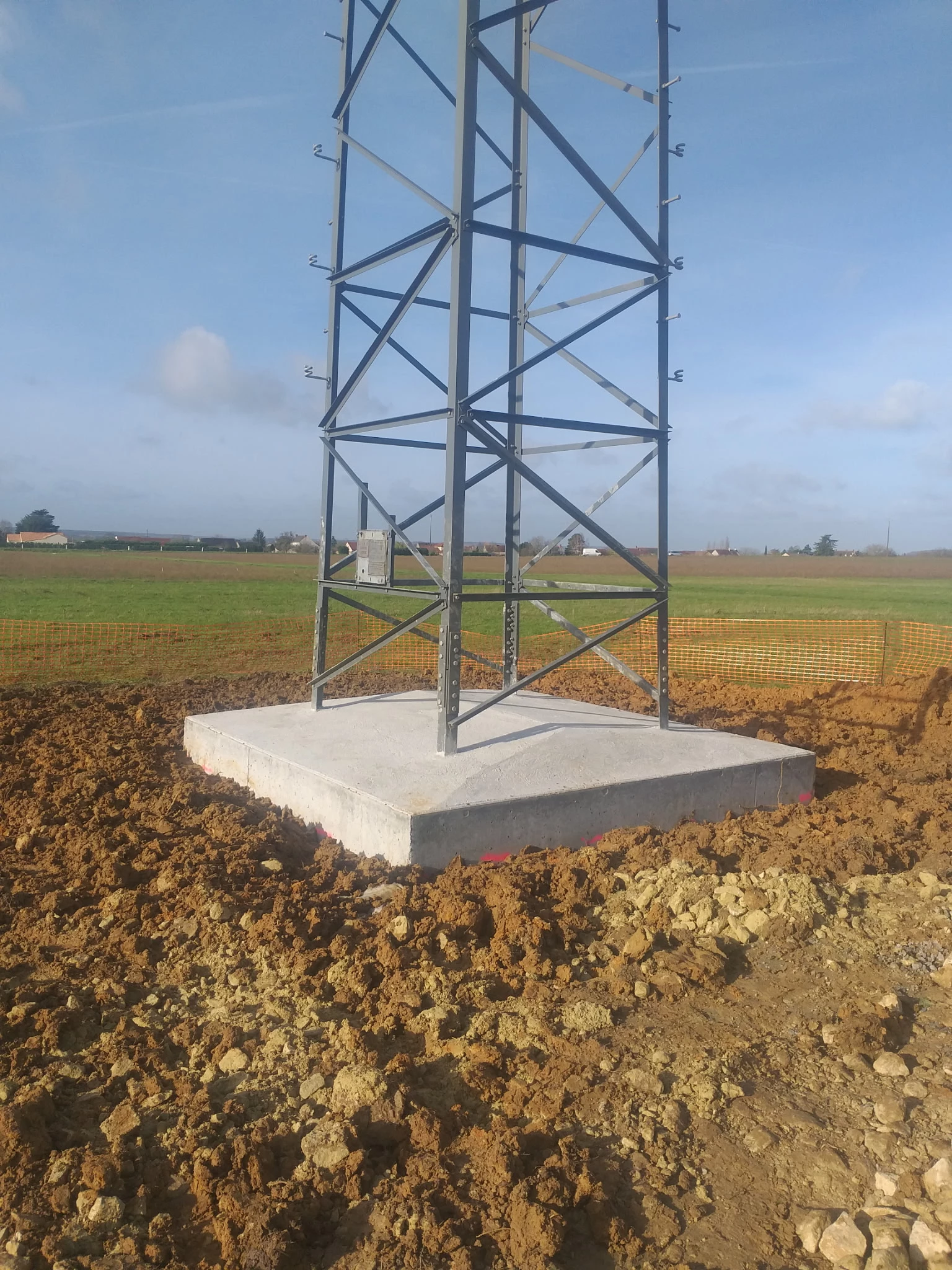 Plateforme terrassement pylonne